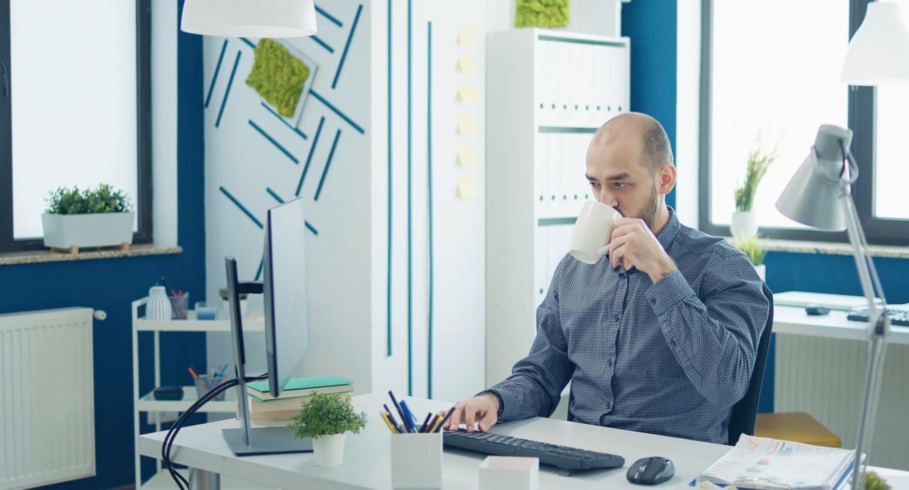 Interactive seminar session with detailed technical content display