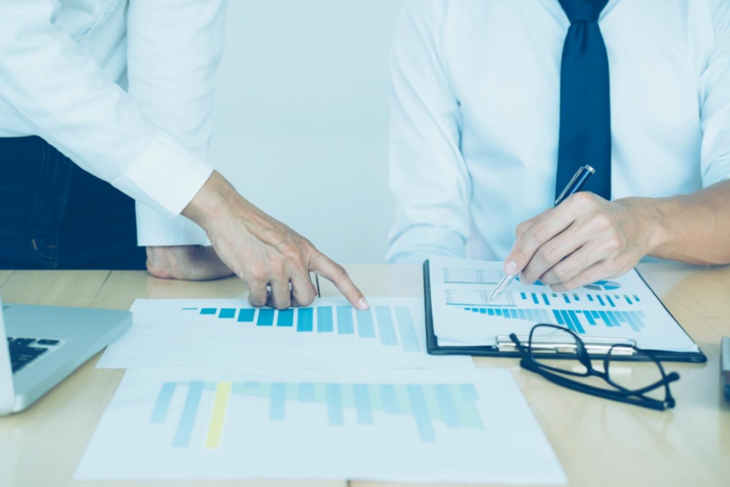 On-page optimization workspace showing structured content elements and SEO tools